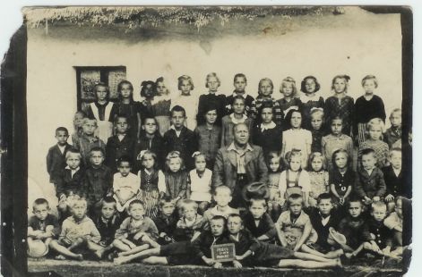 kanizsai_tanito_osztalyai_i.-iv.o.1944-45.jpg